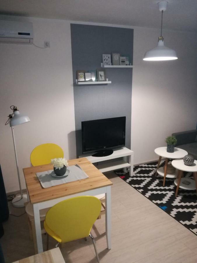 Apartment Life Is Good Split Exterior photo